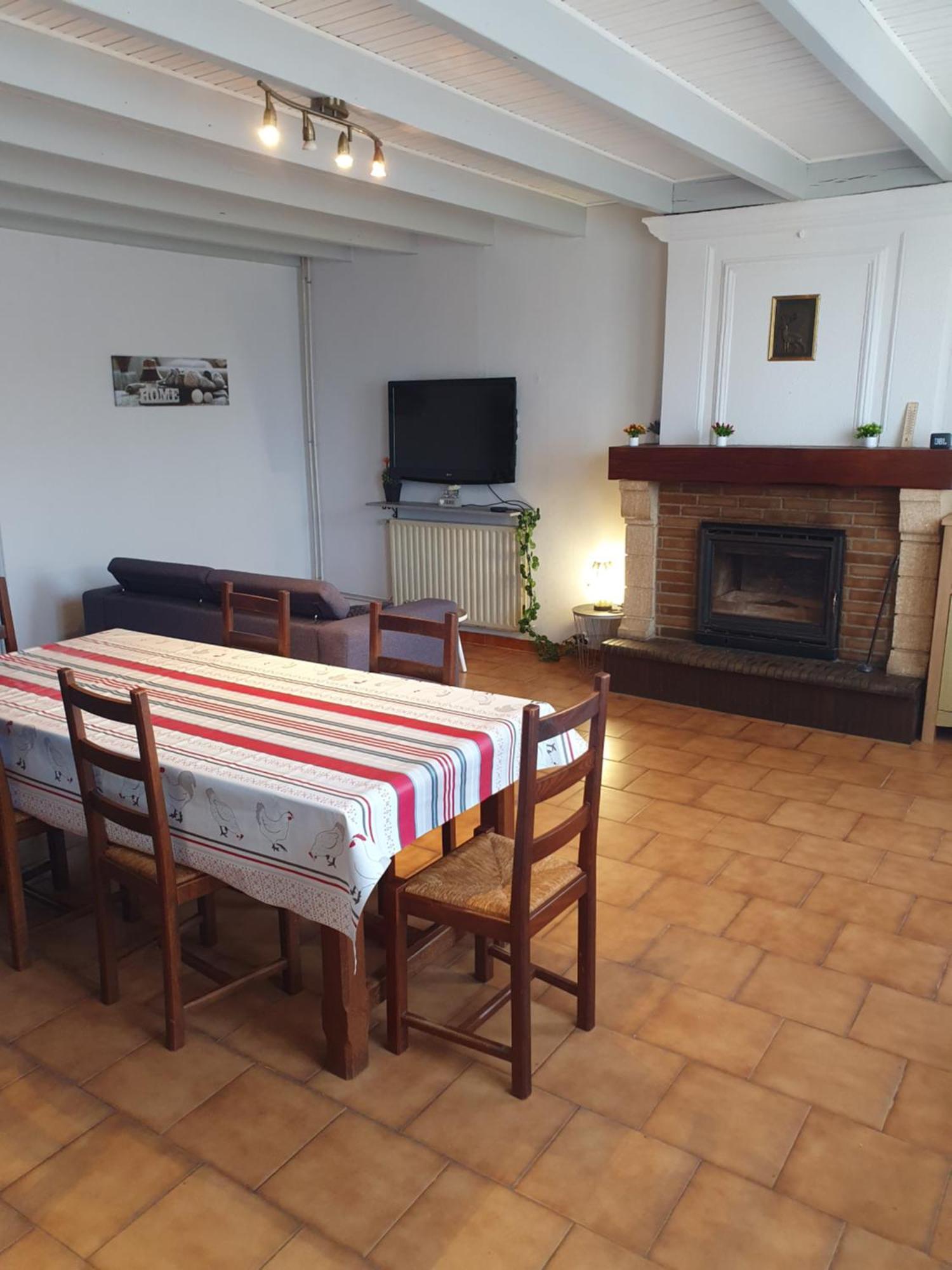 Maison 2 Chambres Au Calme Saint-Bonnet-sur-Gironde Экстерьер фото