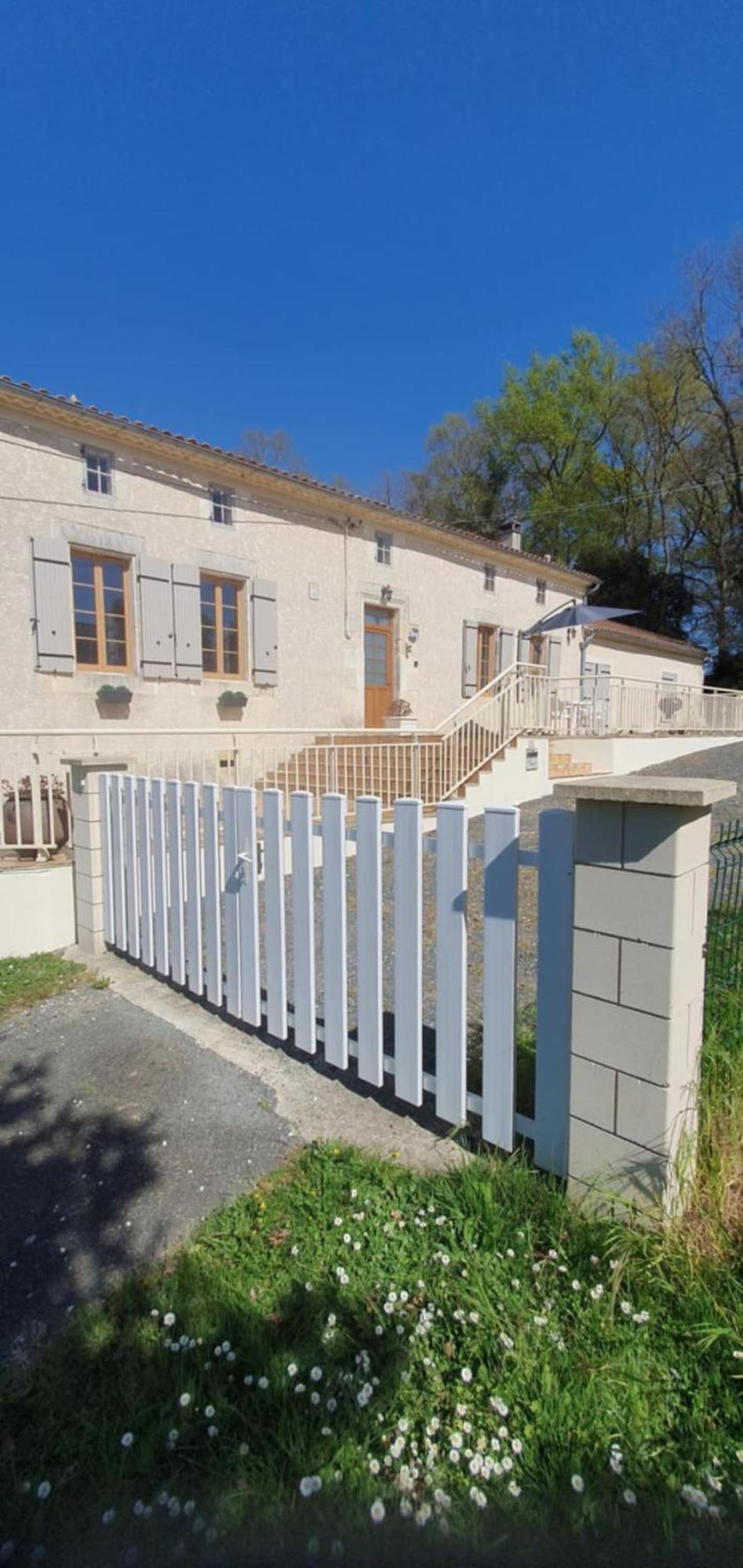 Maison 2 Chambres Au Calme Saint-Bonnet-sur-Gironde Экстерьер фото